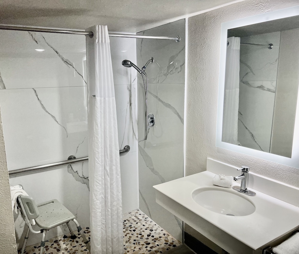 Imagen de la habitación del Hotel La Quinta Inn By Wyndham El Paso East Lomaland. Foto 11