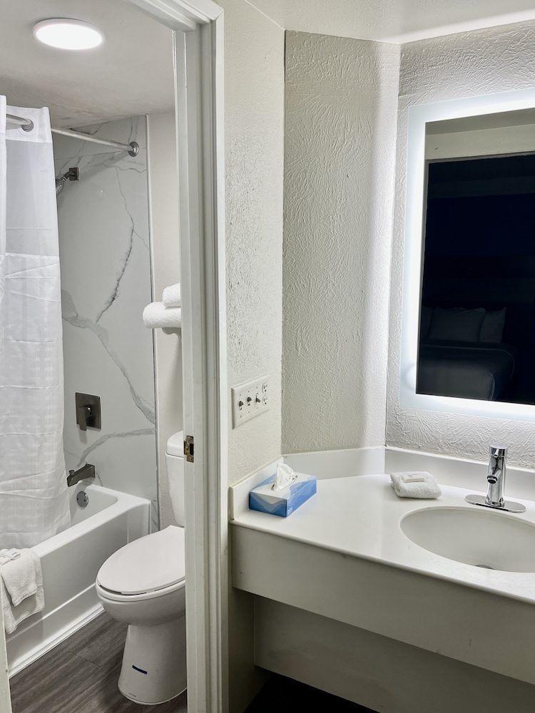 Imagen de la habitación del Hotel La Quinta Inn By Wyndham El Paso East Lomaland. Foto 12