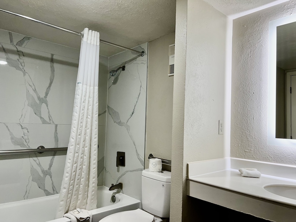 Imagen de la habitación del Hotel La Quinta Inn By Wyndham El Paso East Lomaland. Foto 13