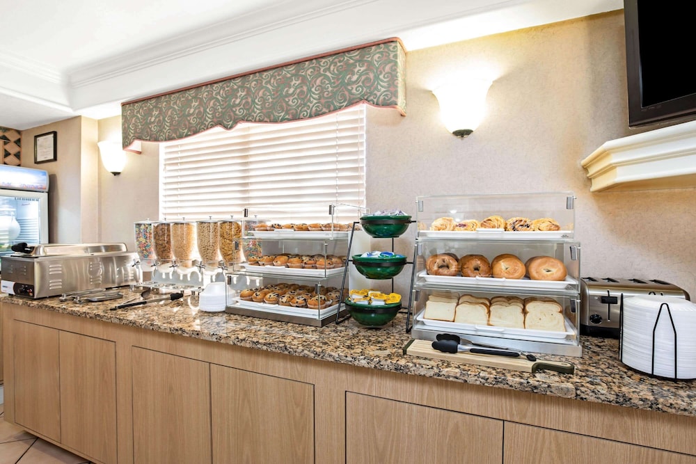 Imagen del bar/restaurante del Hotel La Quinta Inn By Wyndham El Paso East Lomaland. Foto 2