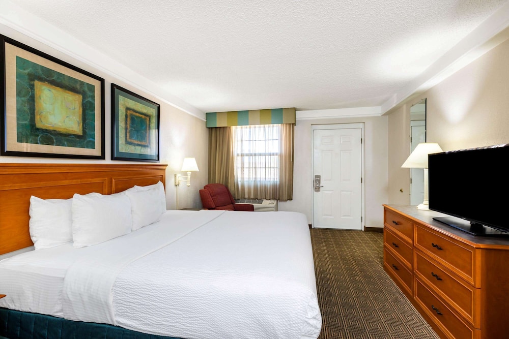 Imagen de la habitación del Hotel La Quinta Inn By Wyndham El Paso West. Foto 2