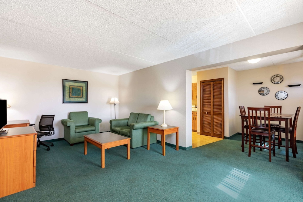 Imagen de la habitación del Hotel La Quinta Inn By Wyndham El Paso West. Foto 7