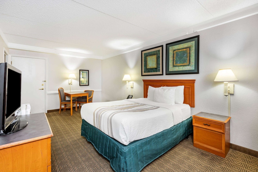 Imagen de la habitación del Hotel La Quinta Inn By Wyndham El Paso West. Foto 8