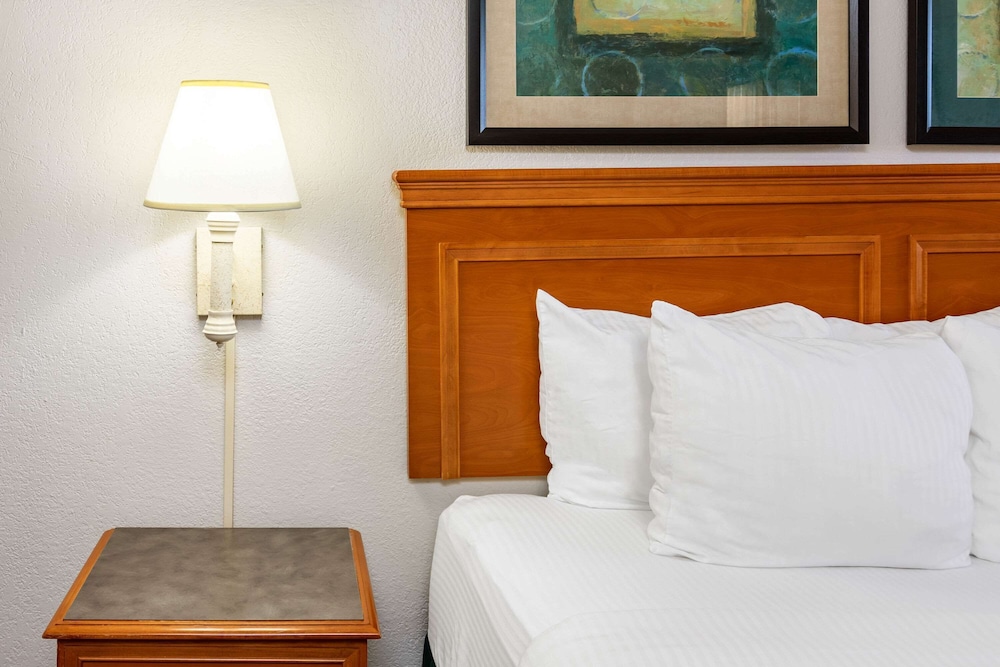 Imagen de la habitación del Hotel La Quinta Inn By Wyndham El Paso West. Foto 9