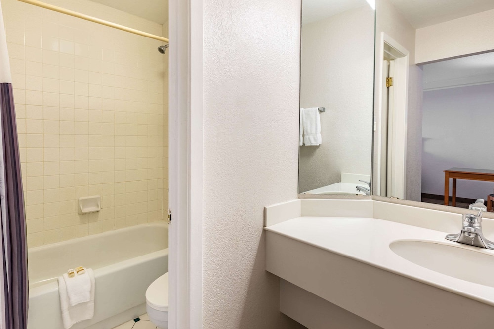 Imagen de la habitación del Hotel La Quinta Inn By Wyndham El Paso West. Foto 10