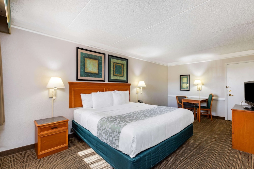 Imagen de la habitación del Hotel La Quinta Inn By Wyndham El Paso West. Foto 11
