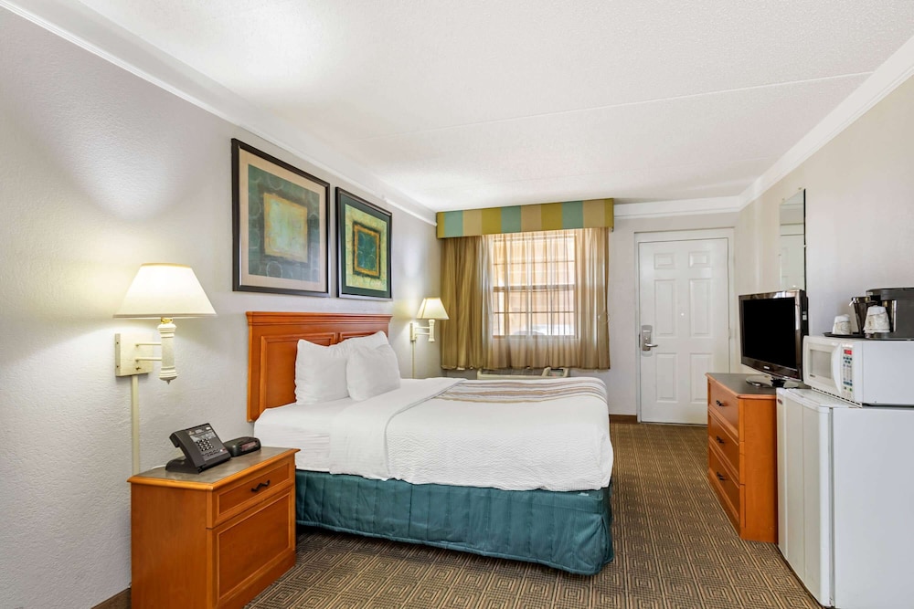 Imagen de la habitación del Hotel La Quinta Inn By Wyndham El Paso West. Foto 12