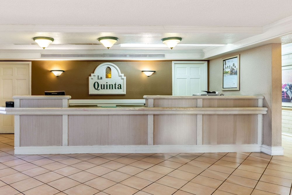 Imagen de los interiores del Hotel La Quinta Inn By Wyndham El Paso West. Foto 20
