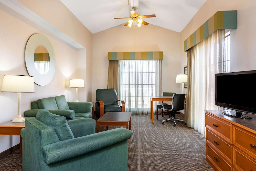 Imagen de la habitación del Hotel La Quinta Inn By Wyndham El Paso West. Foto 14