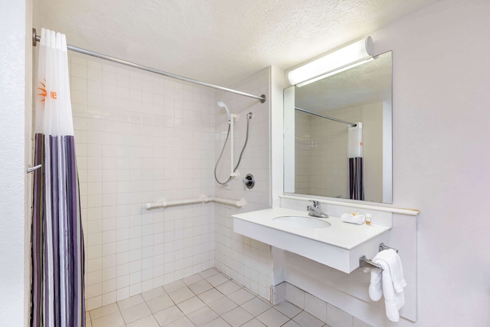 Imagen de la habitación del Hotel La Quinta Inn By Wyndham El Paso West. Foto 19