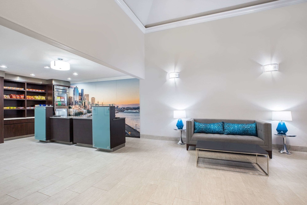 Imagen de los interiores del Hotel La Quinta Inn By Wyndham Everett. Foto 15