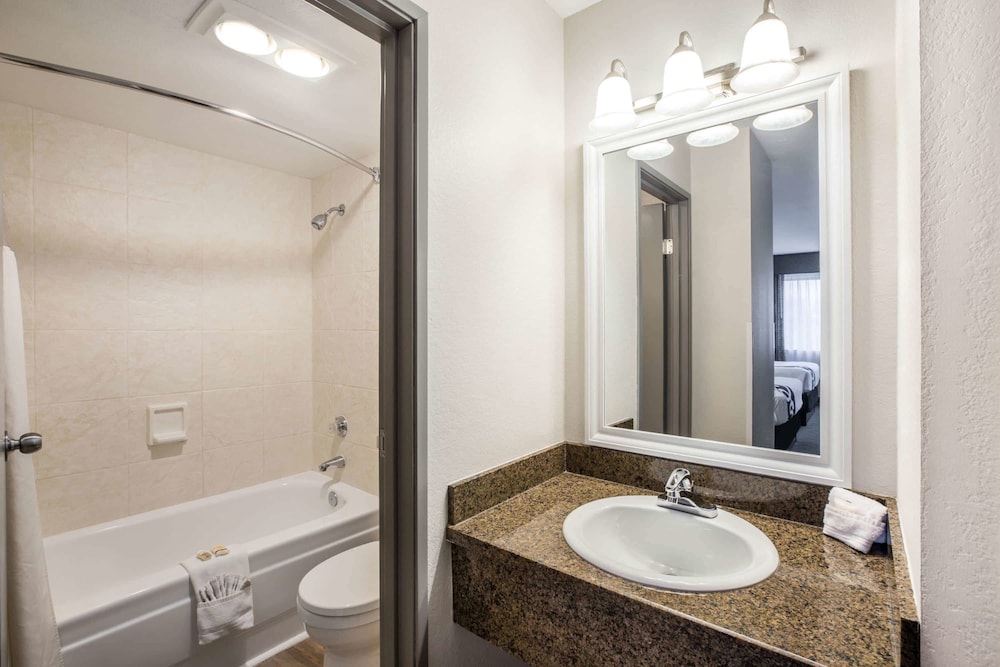 Imagen de la habitación del Hotel La Quinta Inn By Wyndham Everett. Foto 14