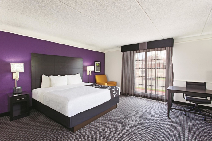 Imagen de la habitación del Hotel La Quinta Inn By Wyndham Fresno Yosemite. Foto 13