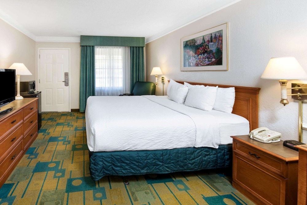 Imagen de la habitación del Hotel La Quinta Inn By Wyndham IH-10 West San Antonio TX. Foto 5