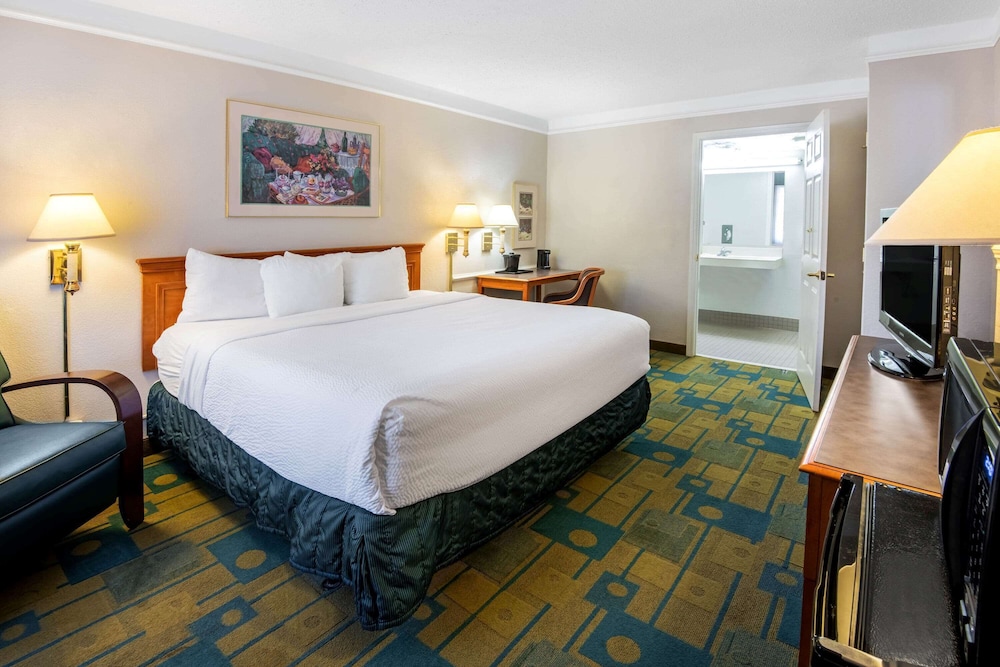 Imagen de la habitación del Hotel La Quinta Inn By Wyndham IH-10 West San Antonio TX. Foto 8