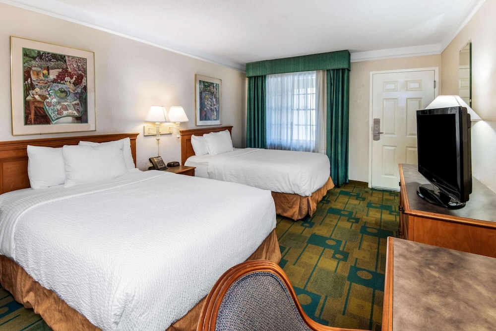 Imagen de la habitación del Hotel La Quinta Inn By Wyndham IH-10 West San Antonio TX. Foto 10