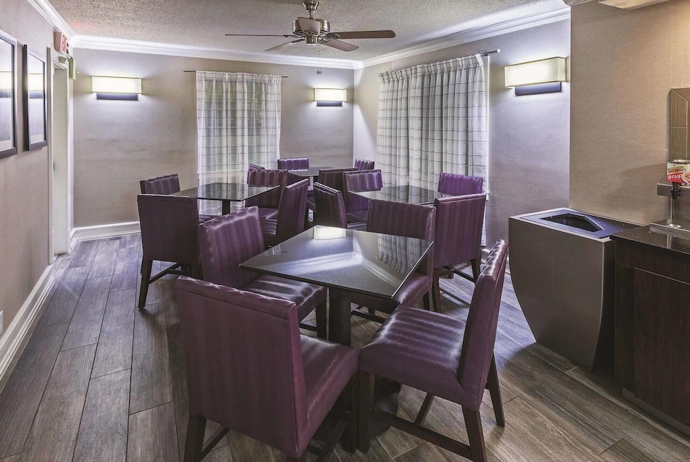 Imagen de los interiores del Hotel La Quinta Inn By Wyndham IH-10 West San Antonio TX. Foto 18