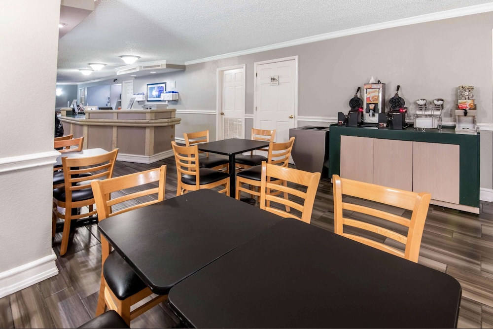 Imagen de los interiores del Hotel La Quinta Inn By Wyndham IH-10 West San Antonio TX. Foto 20