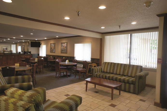 Imagen de los interiores del Hotel La Quinta Inn By Wyndham Indianapolis Airport Executive Dr. Foto 10