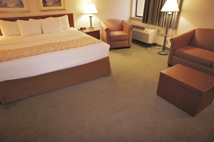 Imagen de la habitación del Hotel La Quinta Inn By Wyndham Indianapolis Airport Executive Dr. Foto 5