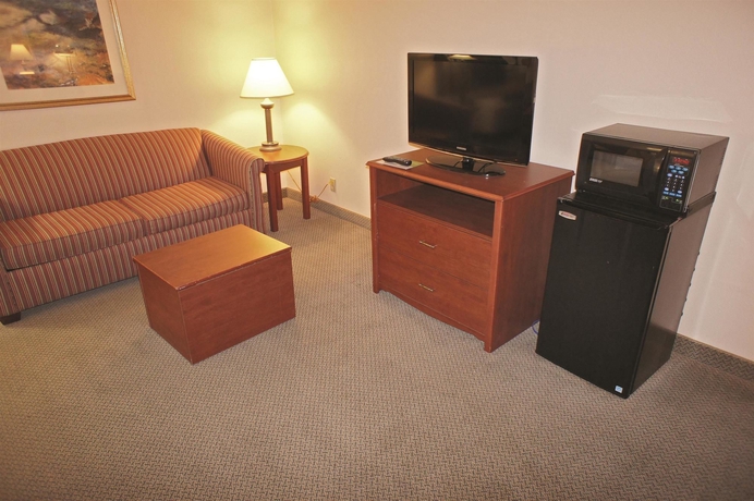 Imagen de la habitación del Hotel La Quinta Inn By Wyndham Indianapolis Airport Executive Dr. Foto 6