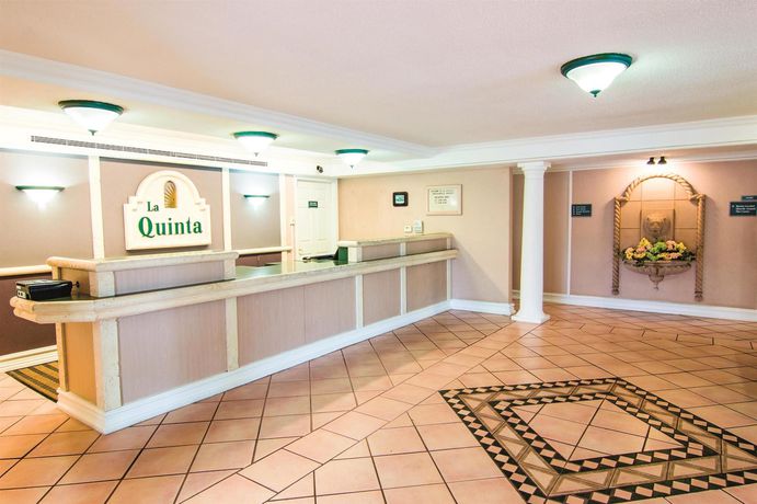 Imagen de los interiores del Hotel La Quinta Inn By Wyndham Indianapolis Airport Lynhurst. Foto 14
