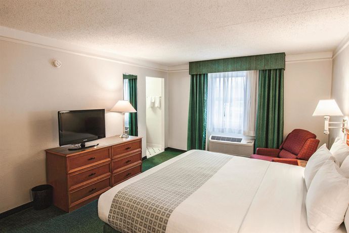 Imagen de la habitación del Hotel La Quinta Inn By Wyndham Indianapolis Airport Lynhurst. Foto 9