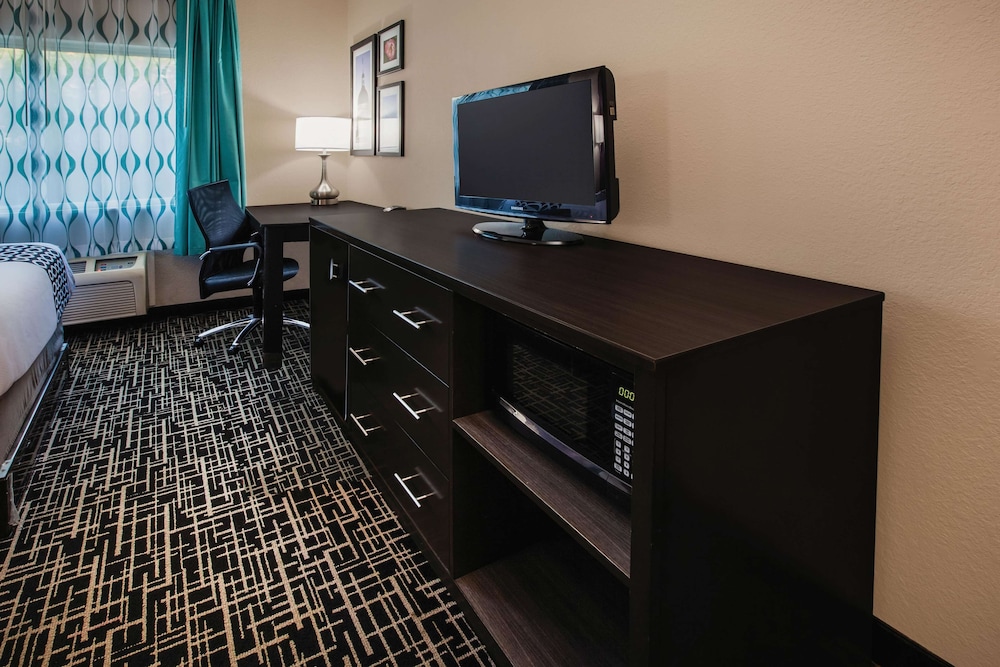 Imagen de la habitación del Hotel La Quinta Inn By Wyndham Indianapolis North At Pyramids. Foto 3