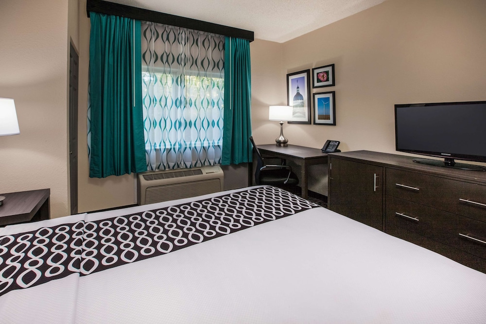 Imagen de la habitación del Hotel La Quinta Inn By Wyndham Indianapolis North At Pyramids. Foto 4