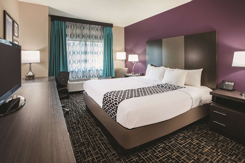Imagen de la habitación del Hotel La Quinta Inn By Wyndham Indianapolis North At Pyramids. Foto 7