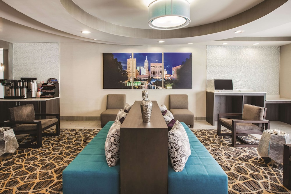Imagen de los interiores del Hotel La Quinta Inn By Wyndham Indianapolis North At Pyramids. Foto 17