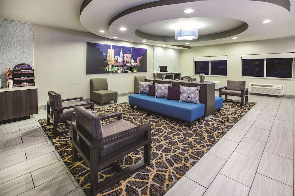Imagen de los interiores del Hotel La Quinta Inn By Wyndham Indianapolis North At Pyramids. Foto 18