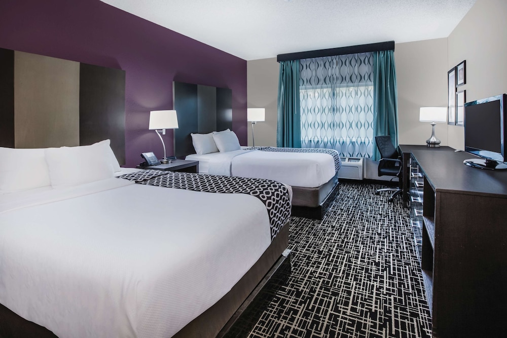 Imagen de la habitación del Hotel La Quinta Inn By Wyndham Indianapolis North At Pyramids. Foto 8