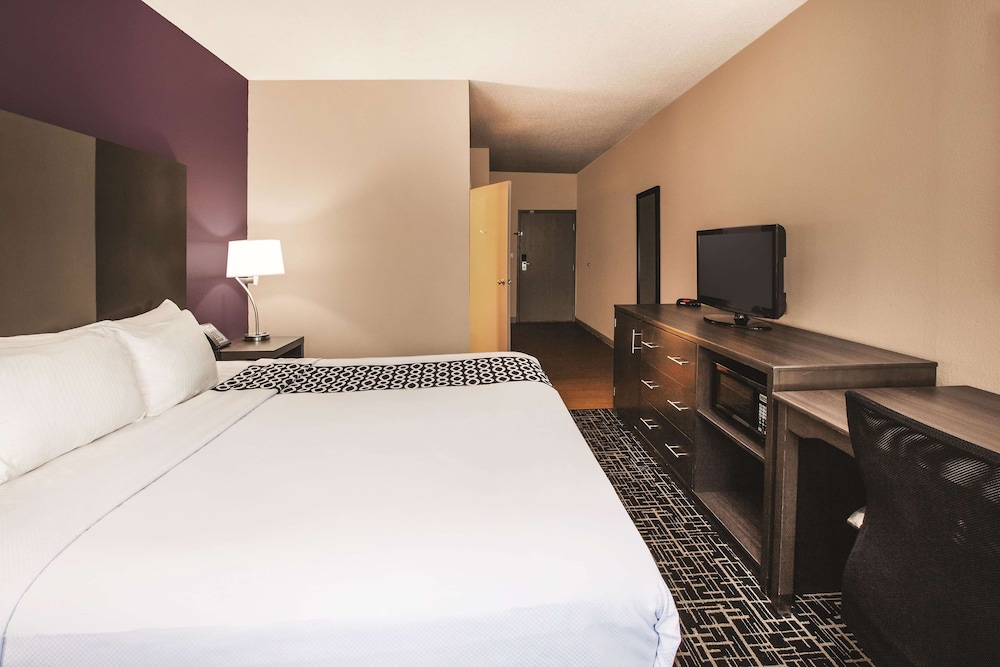 Imagen de la habitación del Hotel La Quinta Inn By Wyndham Indianapolis North At Pyramids. Foto 9