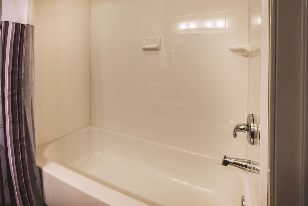 Imagen de la habitación del Hotel La Quinta Inn By Wyndham Indianapolis North At Pyramids. Foto 13