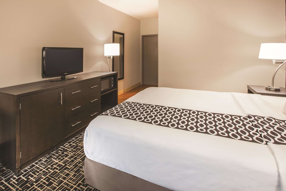 Imagen de la habitación del Hotel La Quinta Inn By Wyndham Indianapolis North At Pyramids. Foto 16