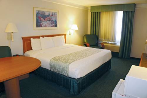 Imagen de la habitación del Hotel La Quinta Inn By Wyndham Kansas City Lenexa. Foto 3