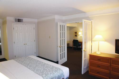 Imagen de la habitación del Hotel La Quinta Inn By Wyndham Kansas City Lenexa. Foto 7