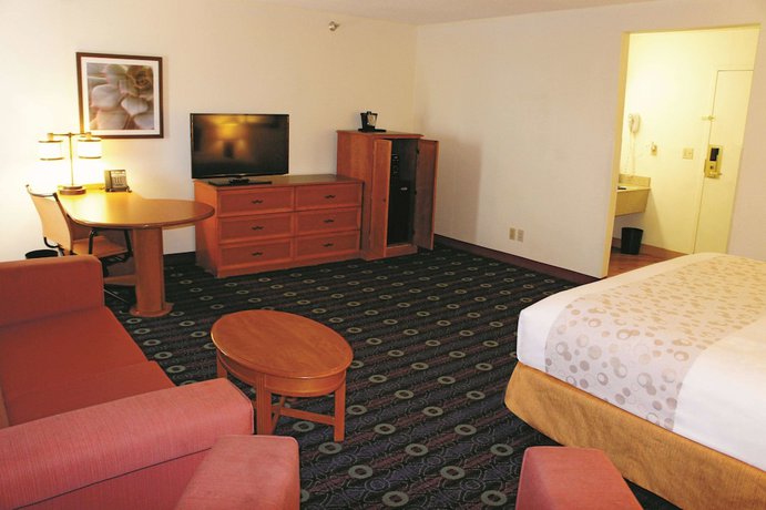 Imagen de la habitación del Hotel La Quinta Inn By Wyndham Kansas City North. Foto 5