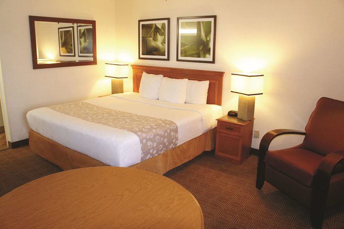 Imagen de la habitación del Hotel La Quinta Inn By Wyndham Kansas City North. Foto 6