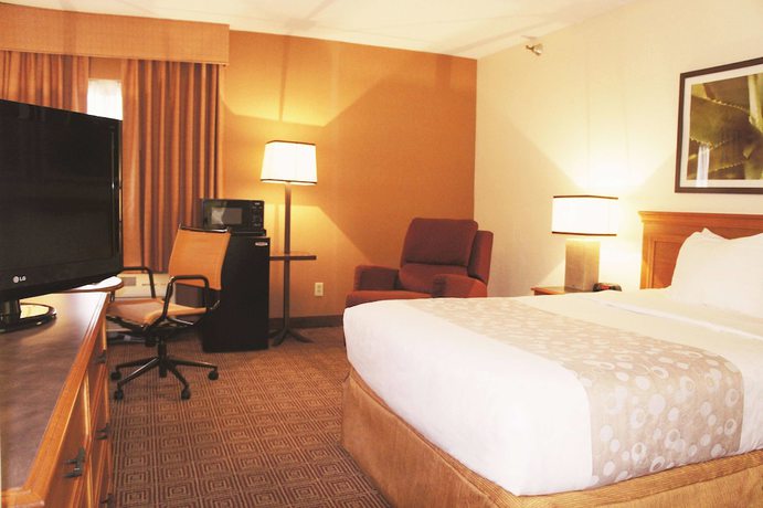 Imagen de la habitación del Hotel La Quinta Inn By Wyndham Kansas City North. Foto 8