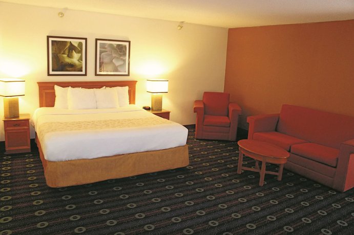 Imagen de la habitación del Hotel La Quinta Inn By Wyndham Kansas City North. Foto 11