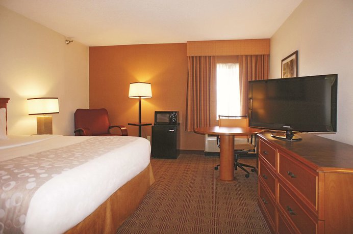 Imagen de la habitación del Hotel La Quinta Inn By Wyndham Kansas City North. Foto 12