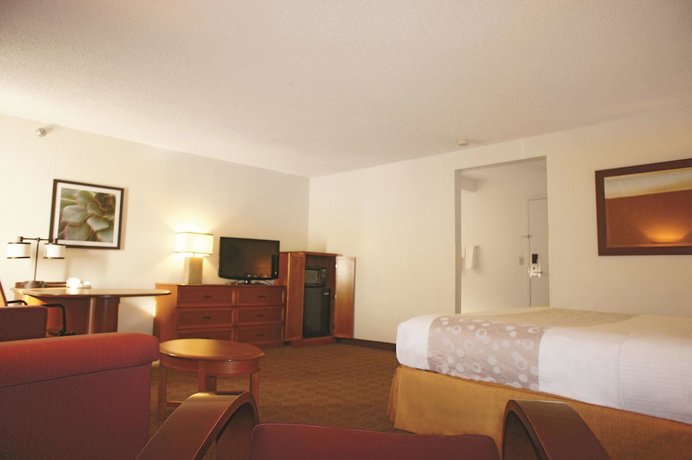 Imagen de la habitación del Hotel La Quinta Inn By Wyndham Kansas City North. Foto 14