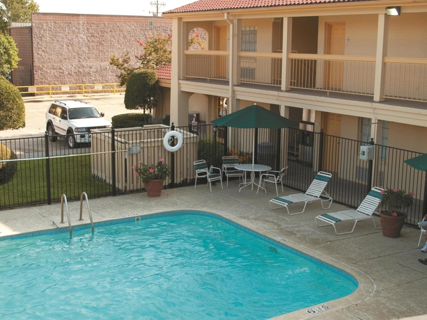 Imagen de los exteriores del Hotel La Quinta Inn By Wyndham Lafayette North. Foto 7