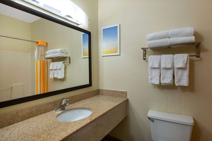 Imagen de la habitación del Hotel La Quinta Inn By Wyndham Lincoln. Foto 10
