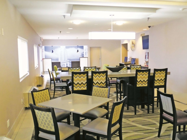 Imagen de los interiores del Hotel La Quinta Inn By Wyndham Lincoln. Foto 13