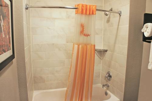 Imagen de la habitación del Hotel La Quinta Inn By Wyndham Livermore. Foto 2