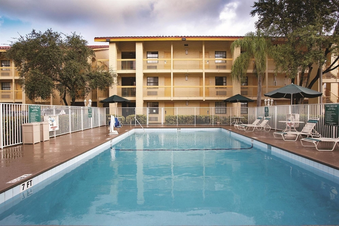 Imagen de la piscina del Hotel La Quinta Inn By Wyndham Miami Airport North. Foto 15