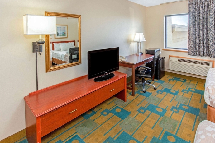 Imagen de la habitación del Hotel La Quinta Inn By Wyndham Milwaukee Airport / Oak Creek. Foto 11